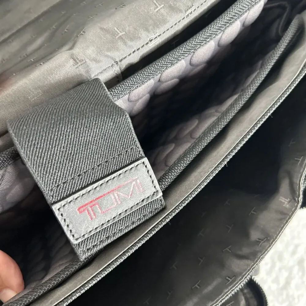 Tumi Alpha Laptop Messenger Bag Briefcase 16 inch Black Nylon Crossbody College